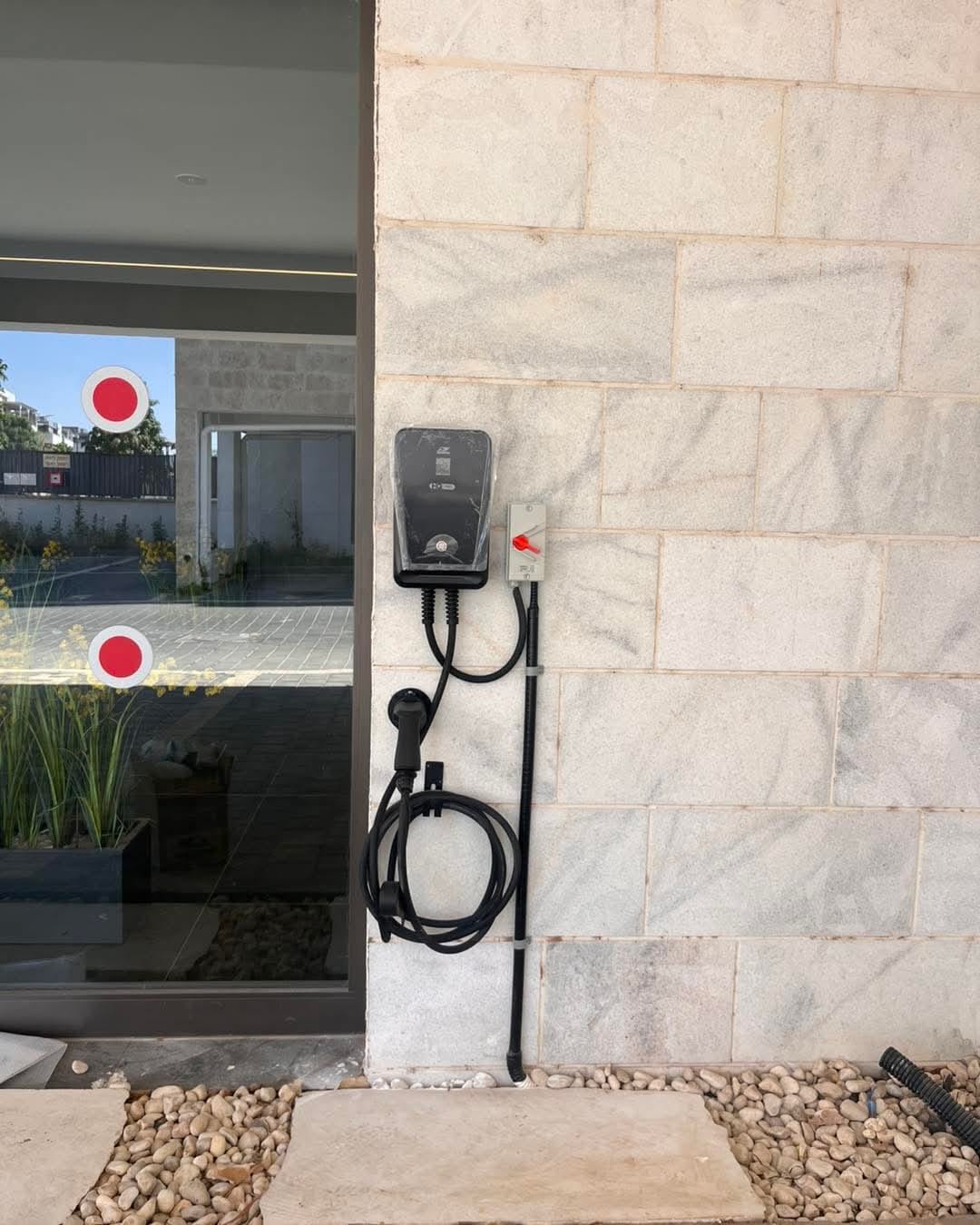 התקנת עמדות טעינה